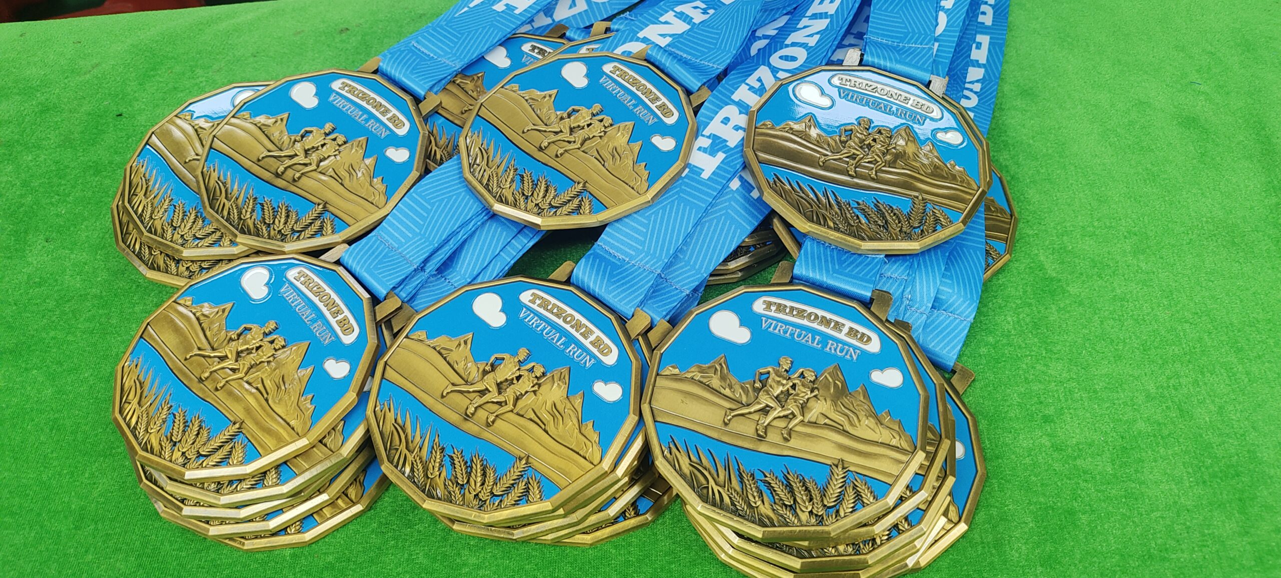 custom virtual run medal with 3D runners and blue enamel